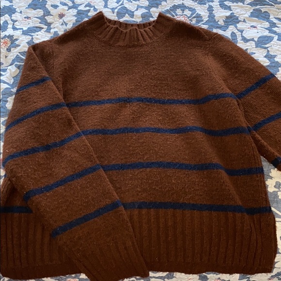Sweater - Picture 2 of 4